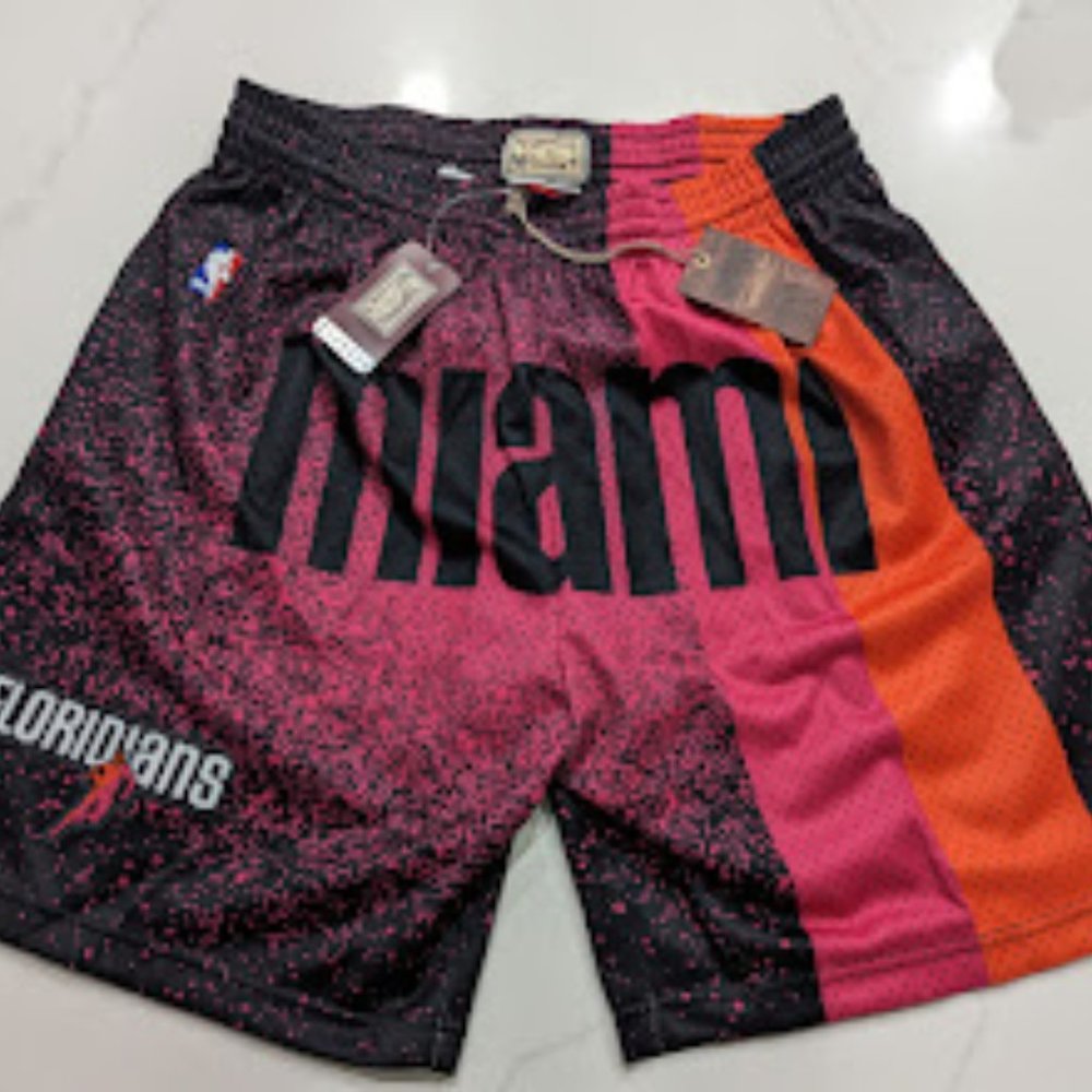 2XL Mitchell & Ness Men's Miami Heat Spray Paint Swingman Shorts XXL